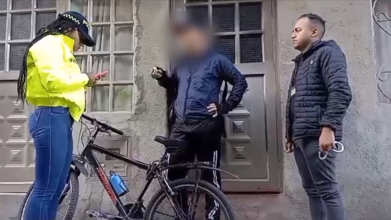 Momento de la captura del padre señalado de abusar de sus hijas de 11 y 14 años.