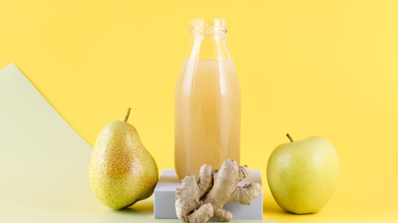 El jugo de pera y jengibre puede ayudar a reducir los niveles de colesterol en la sangre.
