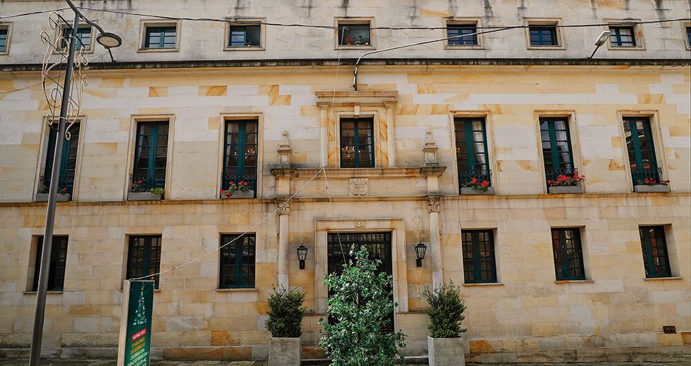 La atención en los consulados y embajadas está quedando a la deriva entre las limitaciones de planta de la Cancillería. 