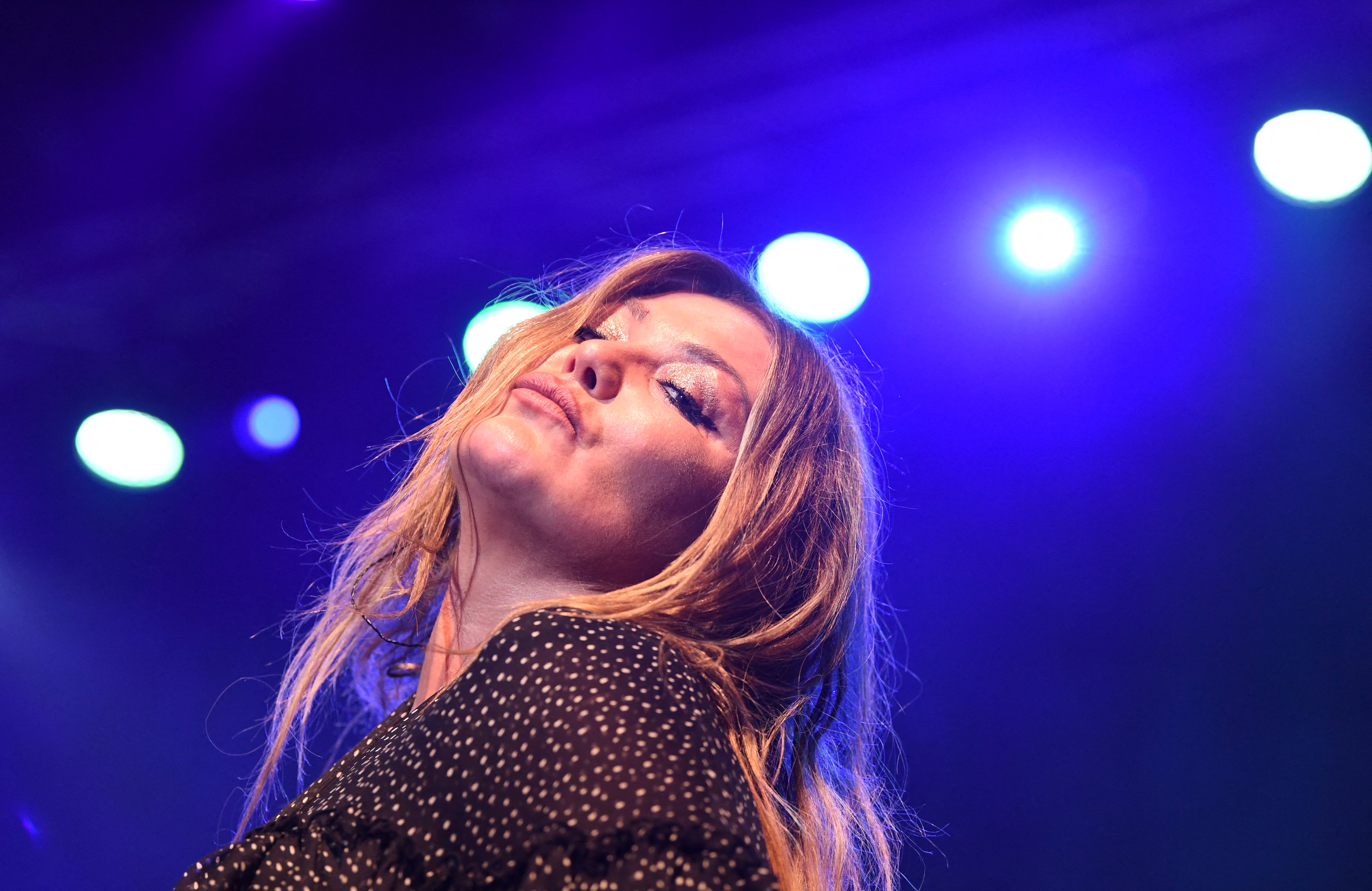 Spanish singer Amaia Montero performs on May  17, 2019, in Montevideo, Uruguay, as part of her �Nacidos para creer� (Born to believe) tour. (Photo by PABLO PORCIUNCULA / AFP)