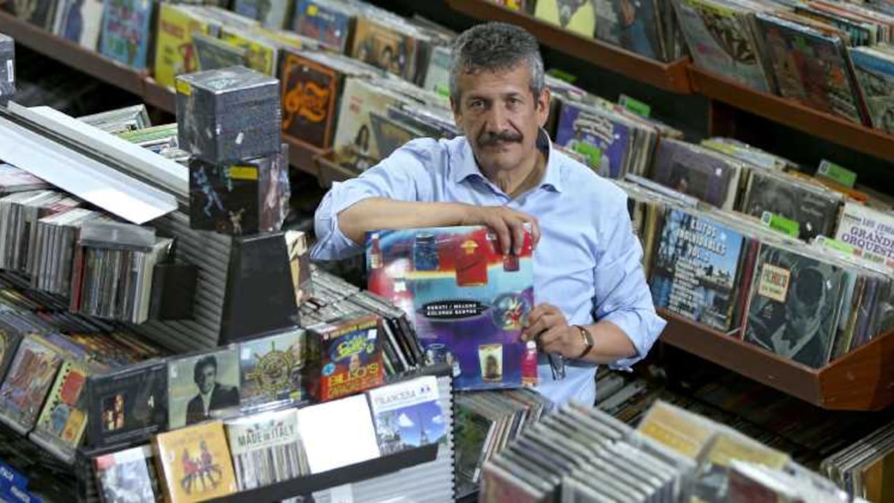 Álvaro Roa fundó Tango Discos en 1991. Hoy, 25 años después, tiene ocho locales en el país y su tienda continúa vigente pese al surgimiento de nuevos formatos.
