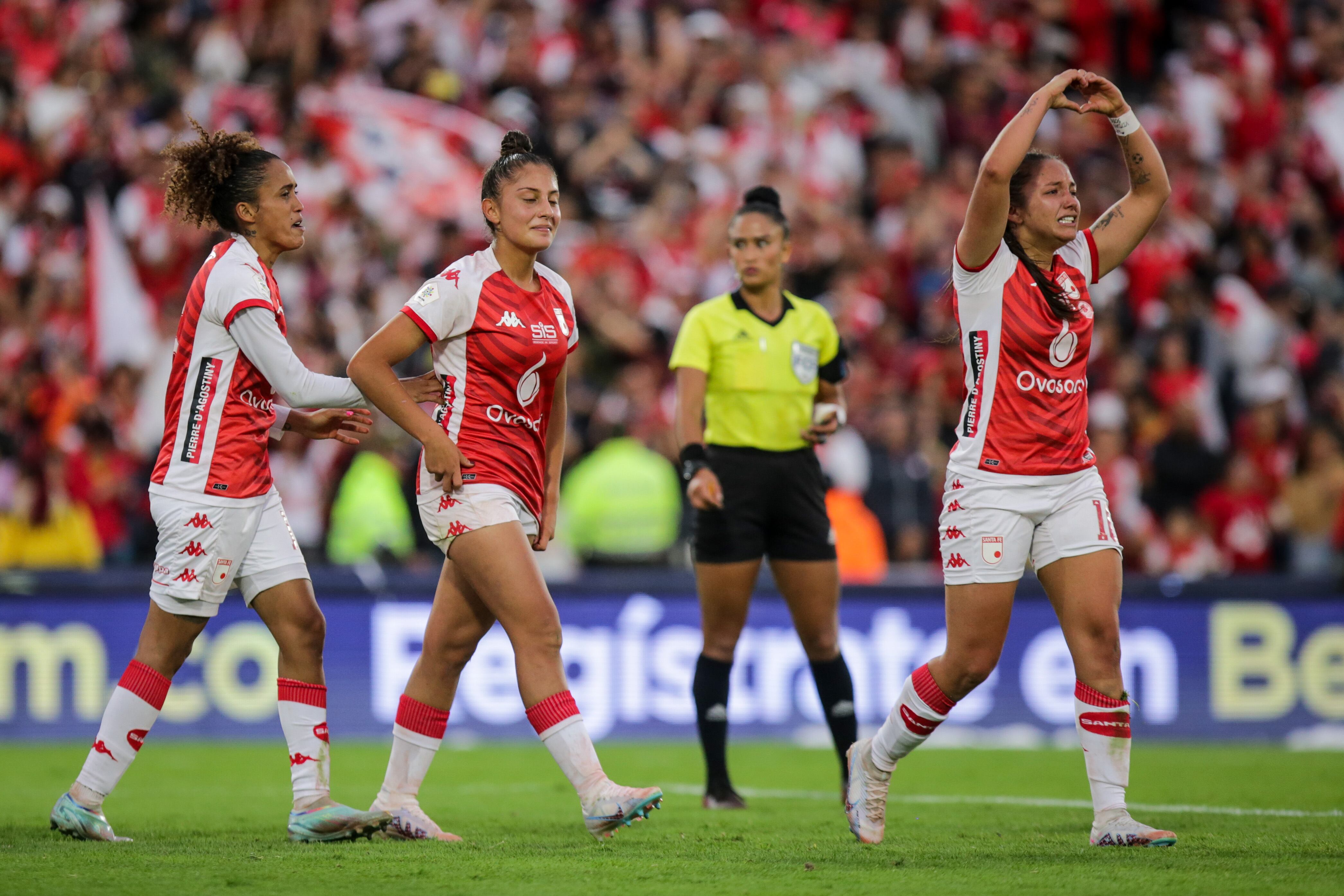 Bogotá. Junio 25 de 2023. Independiente Santa Fe enfrenta al America de Cali en juego válido por el partido de Ida de la Final de la Liga Femenina BetPlay I-2023 en el estadio Nemesio Camacho el Campin. (Colprensa - Mariano Vimos)