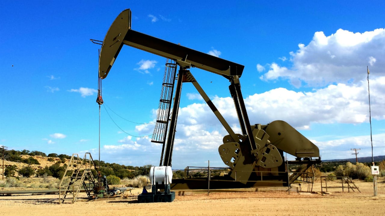 El descenso en el valor agregado de petróleo crudo y gas natural estuvo relacionado con la disminución de la producción de gas en 2,0% y crudo en 0,4%. La producción de carbón decreció en 16,7%.