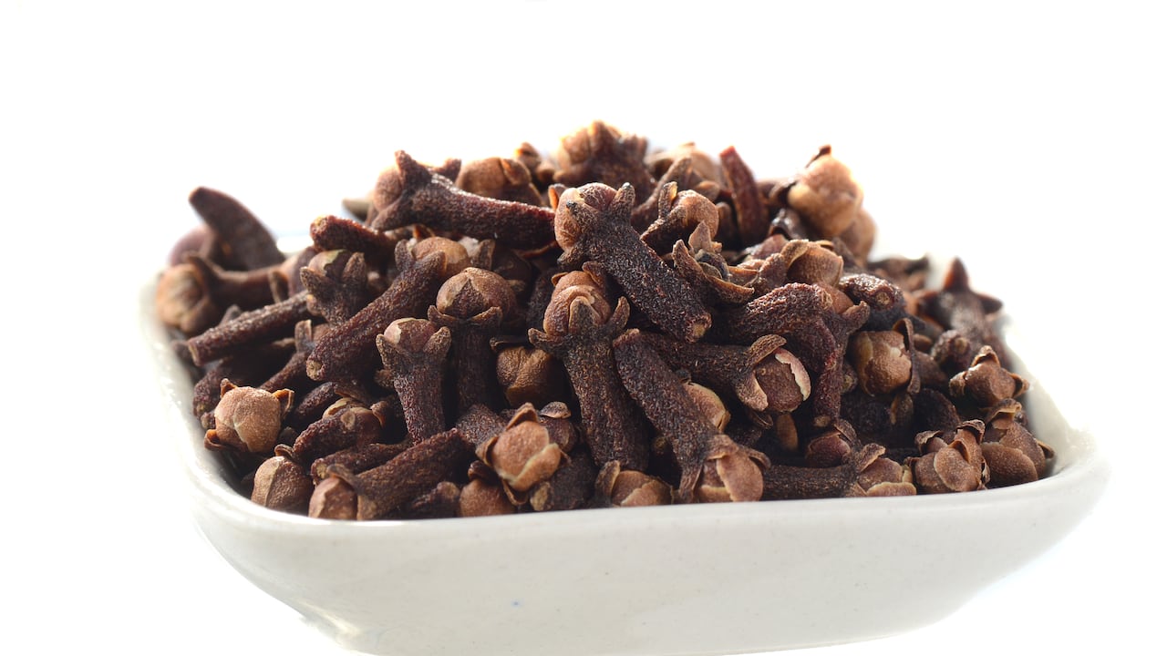 El clavo de olor puede sembrarse en la casa.