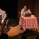 'Un muro' está protagonizada por Patricia Tamayo, Álvaro Bayona, César Álvarez, Laura Ángel, Sirley Martínez, Juan Combariza y Valentina Lozano.