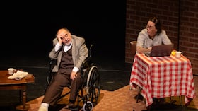 'Un muro' está protagonizada por Patricia Tamayo, Álvaro Bayona, César Álvarez, Laura Ángel, Sirley Martínez, Juan Combariza y Valentina Lozano.