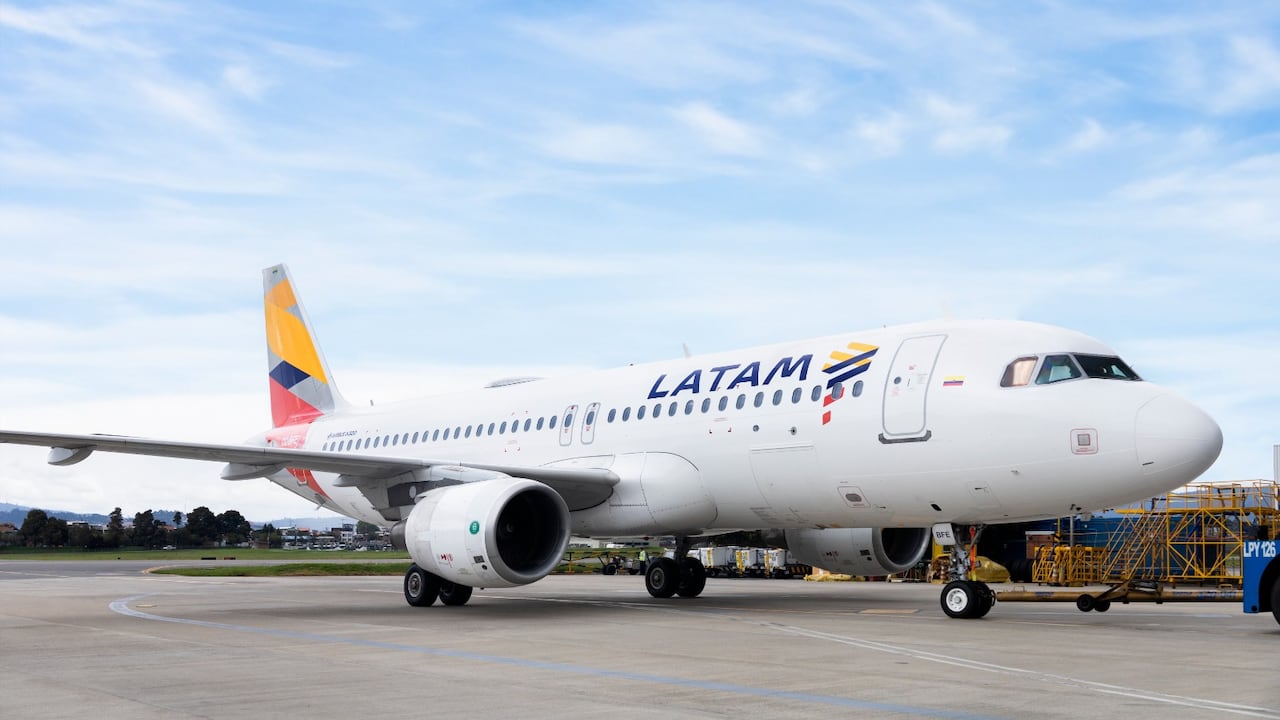 Este es uno de los aviones habilitados por Latam Airlines para los viajes de Bogotá a Miami.