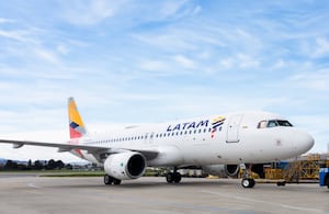 Este es uno de los aviones habilitados por Latam Airlines para los viajes de Bogotá a Miami.