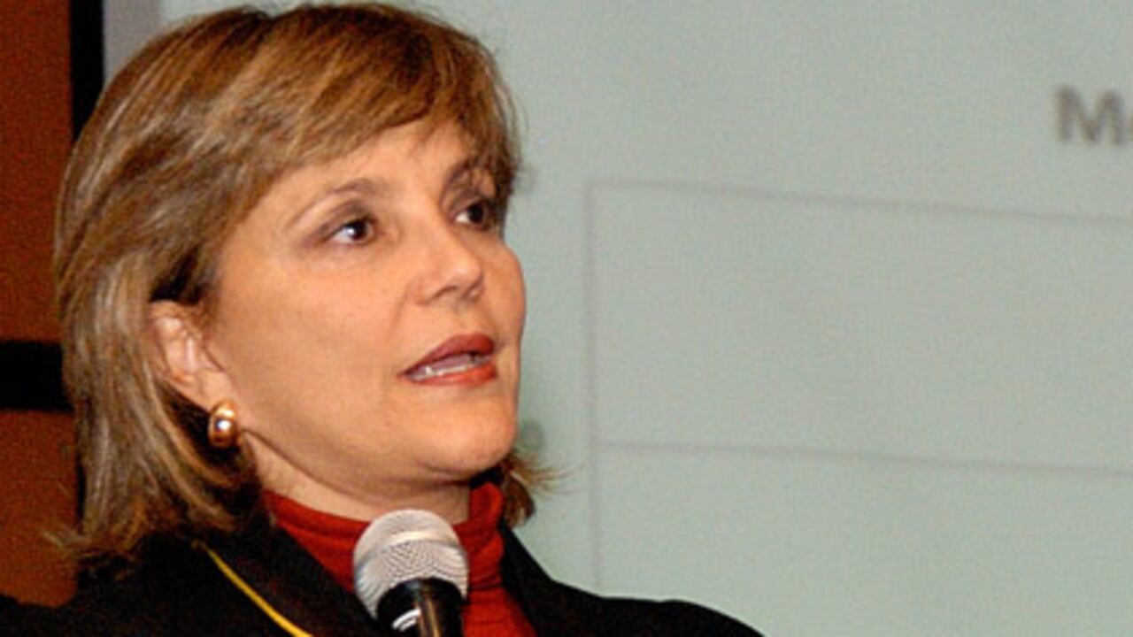 La ministra de Educación, María Fernanda Campo, estaba en la Feria del Libro presentando el Programa Nacional de Lectura y Escritura cuando recibió una llamada urgente del presidente Santos. En esta le dijo que desde ese momento quedaba encargada de Bogotá.