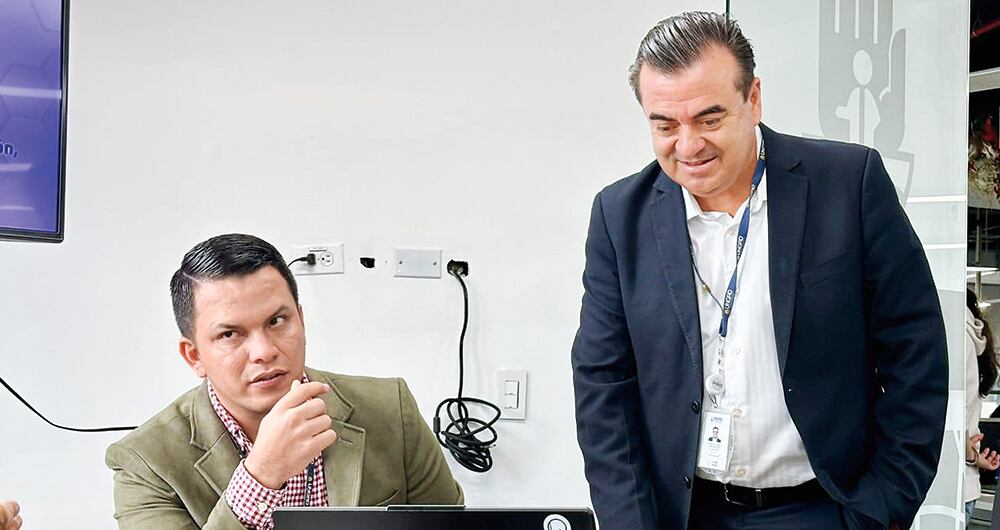 Peñate fue nombrado gerente de Jaguazul, empresa de acueducto de Montelíbano, donde fue elegido alcalde Gabriel Calle, papá del congresista Andrés Calle. Olmedo López y Sneyder Pinilla están a la espera de que la Fiscalía les cumpla con el principio de oportunidad. 