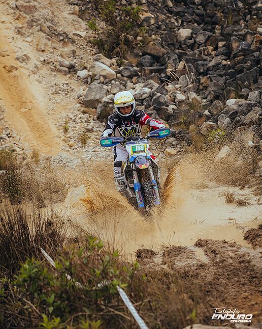 “Tatán” Mejía (Honda) confirmó su presencia en la rueda de
prensa: El piloto manizalita tendrá su primera competencia oficial
este fin de semana en Mondoñedo