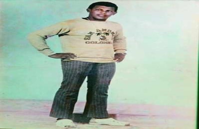 Joe Arroyo comenzó su carrera muy joven cantando en burdeles y luego se vinculó con orquestas como Manuel Villanueva y su Orquesta, Súper Combo Los Diamantes y La Protesta. 