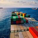 Muchos contenedores se cargan en Asia.