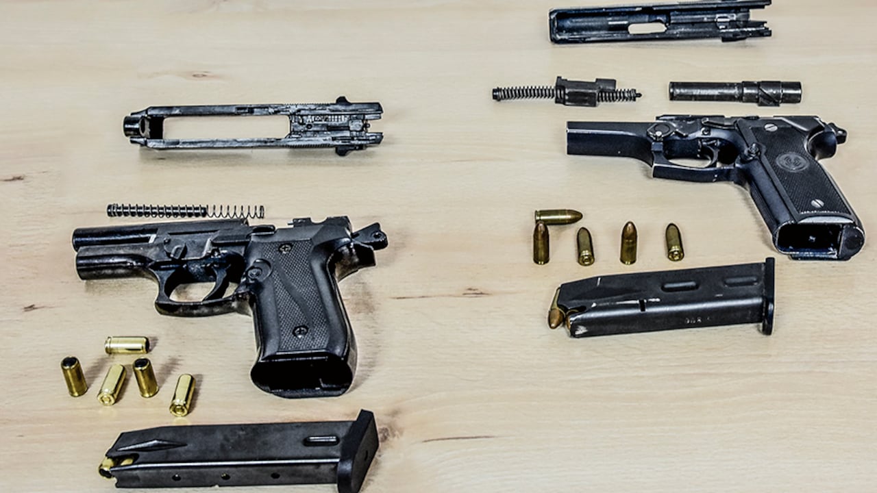 Los criminales están modificando las piezas de las armas traumáticas para convertirlas en verdaderas armas de fuego y así cometer toda clase de delitos.