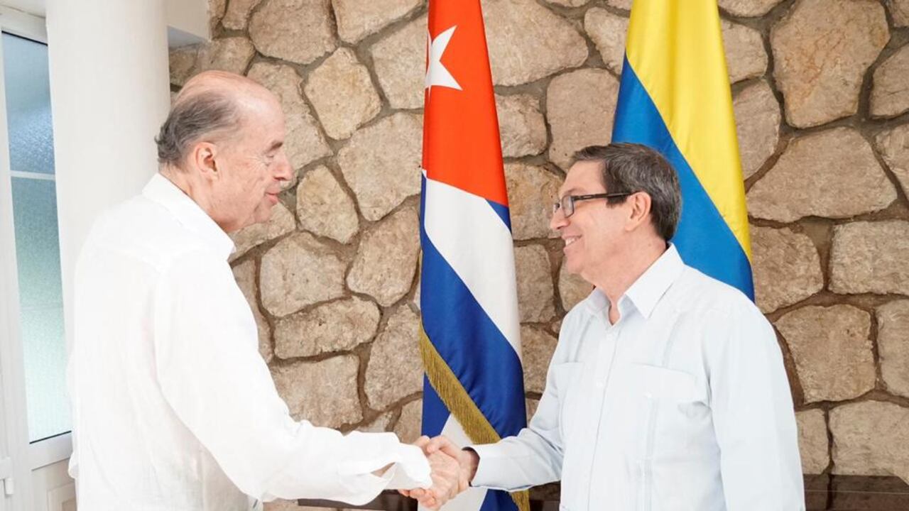 Álvaro Leyva (canciller colombiano) y Bruno Rodríguez (canciller cubano). La Habana (Cuba) 11/08/2022.
