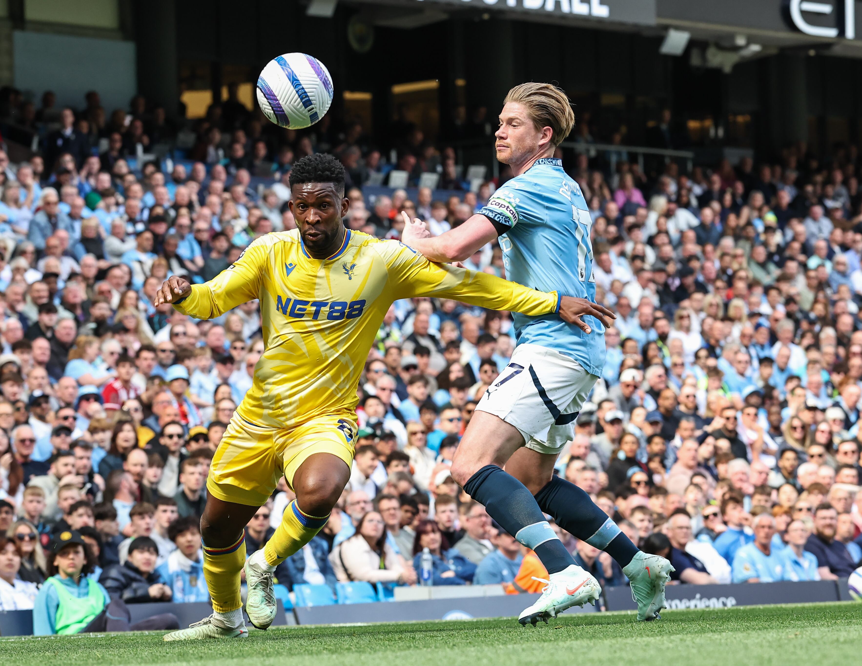 MANCHESTER, ENGLAND - APRIL 12: Crystal Palace's Jefferson Lerma turns with the ball under pressure from Manchester City's Kevin De Bruyne during the Premier League match between Manchester City FC and Crystal Palace FC at Etihad Stadium on April 12, 2025 in Manchester, England. (Photo by Lee Parker - CameraSport via Getty Images)
