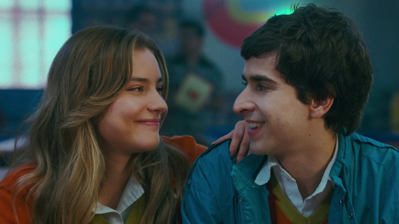 La Primera Mujer. (L to R) Francisca Estevez, Emmanuel Restrepo in La Primera Mujer. Cr. Courtesy of Netflix / Netflix ©2023