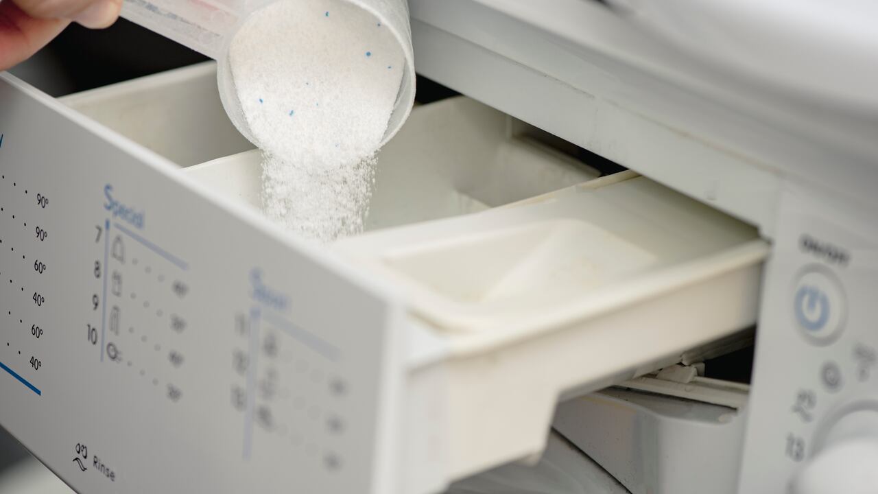 Cuando limpie su lavadora no olvide el cajón del detergente