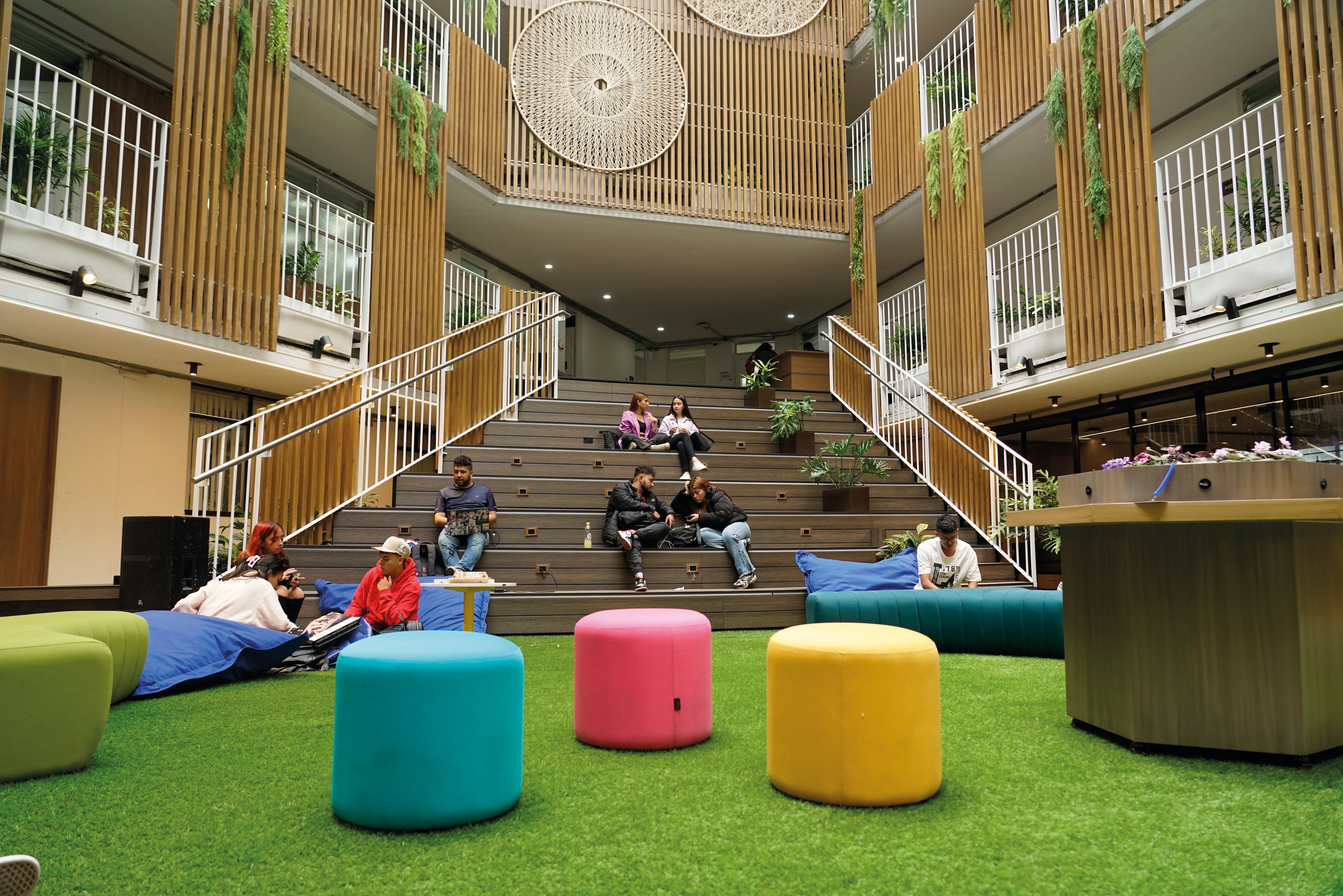 UNIMINUTO genera un impacto transformador
en el presente y futuro de sus estudiantes.