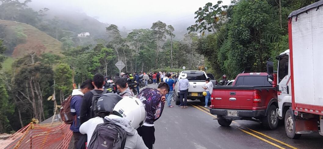 Bloqueo en la vía Bucaramanga - Barrancabermeja.