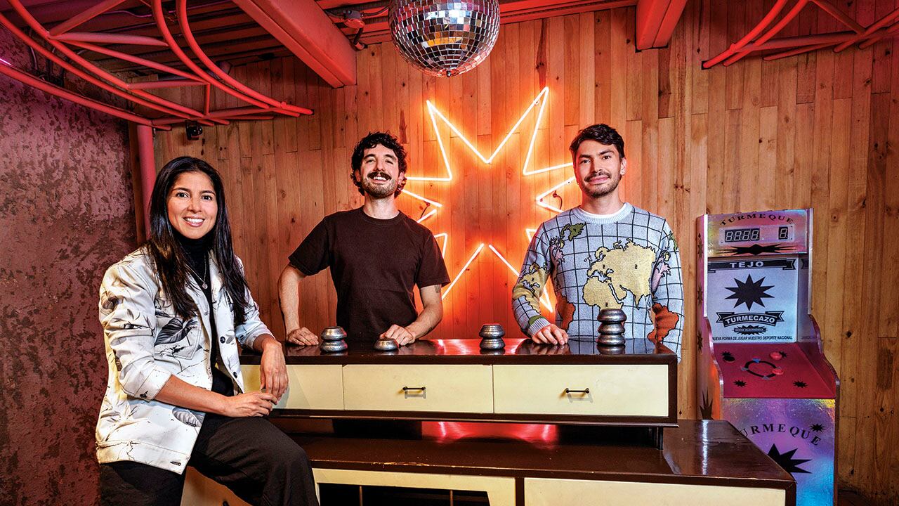 De izquierda a derecha, Ana María Rodríguez (Gerente general) , Sebastián Mejía (Gerente de Mercadeo), Fabio A. Morales(Gerente de Operación).Un grupo de jóvenes le dieron al tejo una nueva visión y ambiente, que combinaron con restaurantes y discotecas. Buscan crecer y atraer nuevos inversionistas.