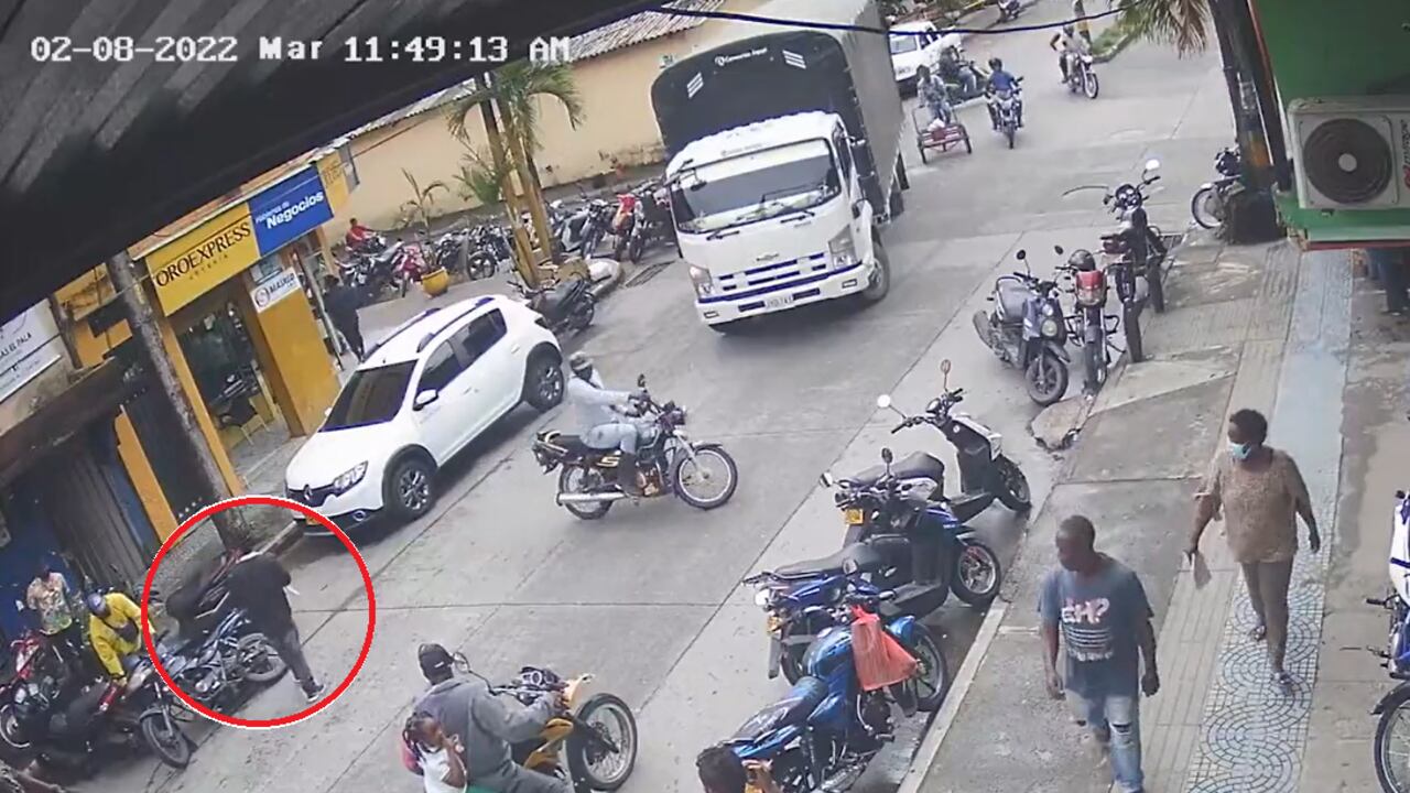 El hombre pertenece a una comunidad indígena