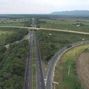 La puesta en servicio de esta vía 4G beneficia más de 260.000 personas de los municipios de Girardot, Nariño, Beltrán, Guataquí, Chaguaní, San Juan de Río Seco y Puerto Salgar (Cundinamarca), Flandes y Honda (Tolima) y La Dorada (Caldas).