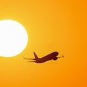 Este escenario climático sin precedentes está dañando la agricultura y manteniendo al país en alerta roja, según reportes del Servicio Meteorológico Nacional (SMN). (Photo by Luis ROBAYO / AFP)