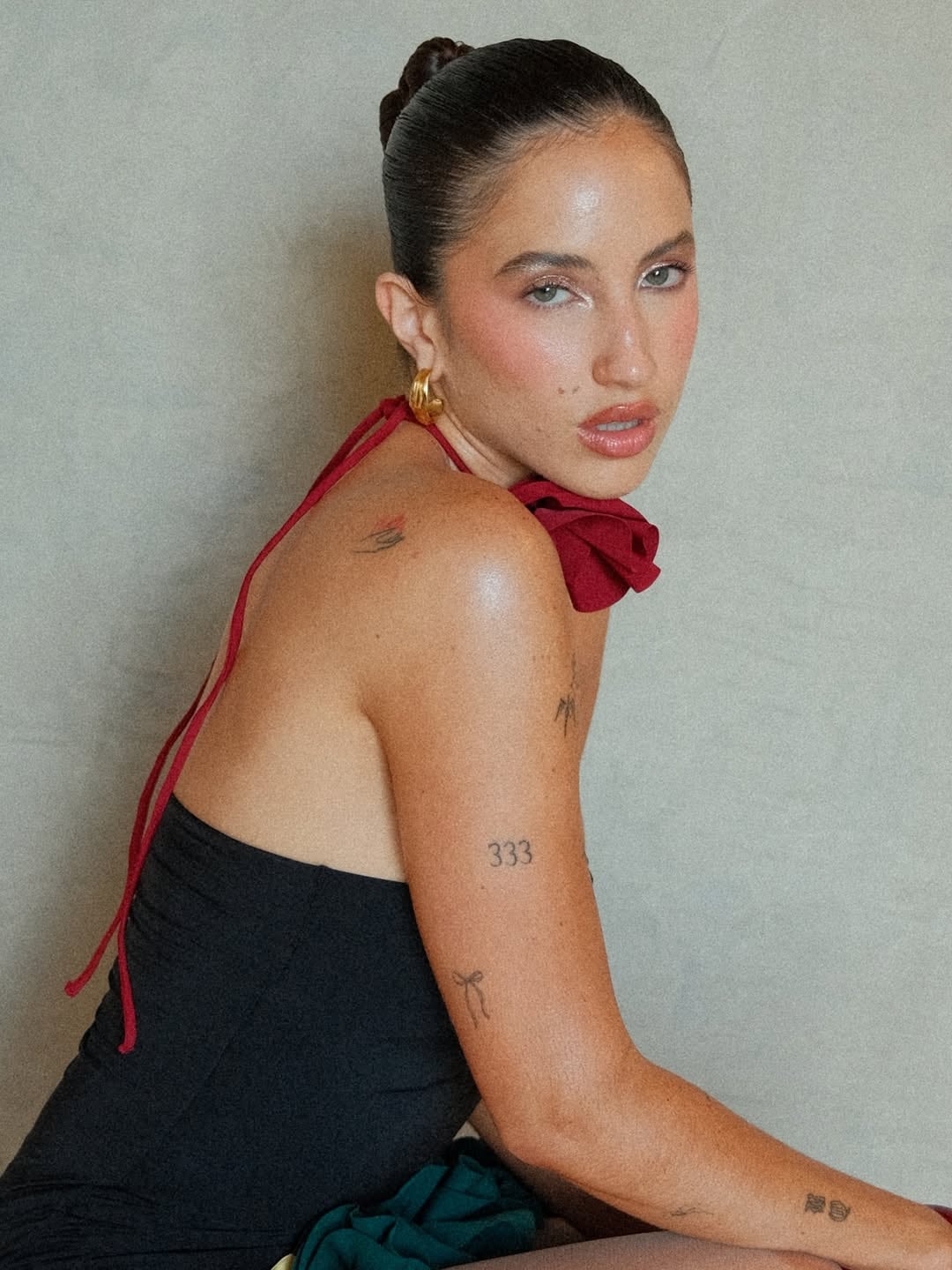 Aria Vega ocupa el #1 del Billboard Colombia Hot 100 con Chévere, una canción que desde su lanzamiento ha generado más de 1,7 millones de videos asociados en TikTok y ya supera los 50 millones de reproducciones en Spotify.