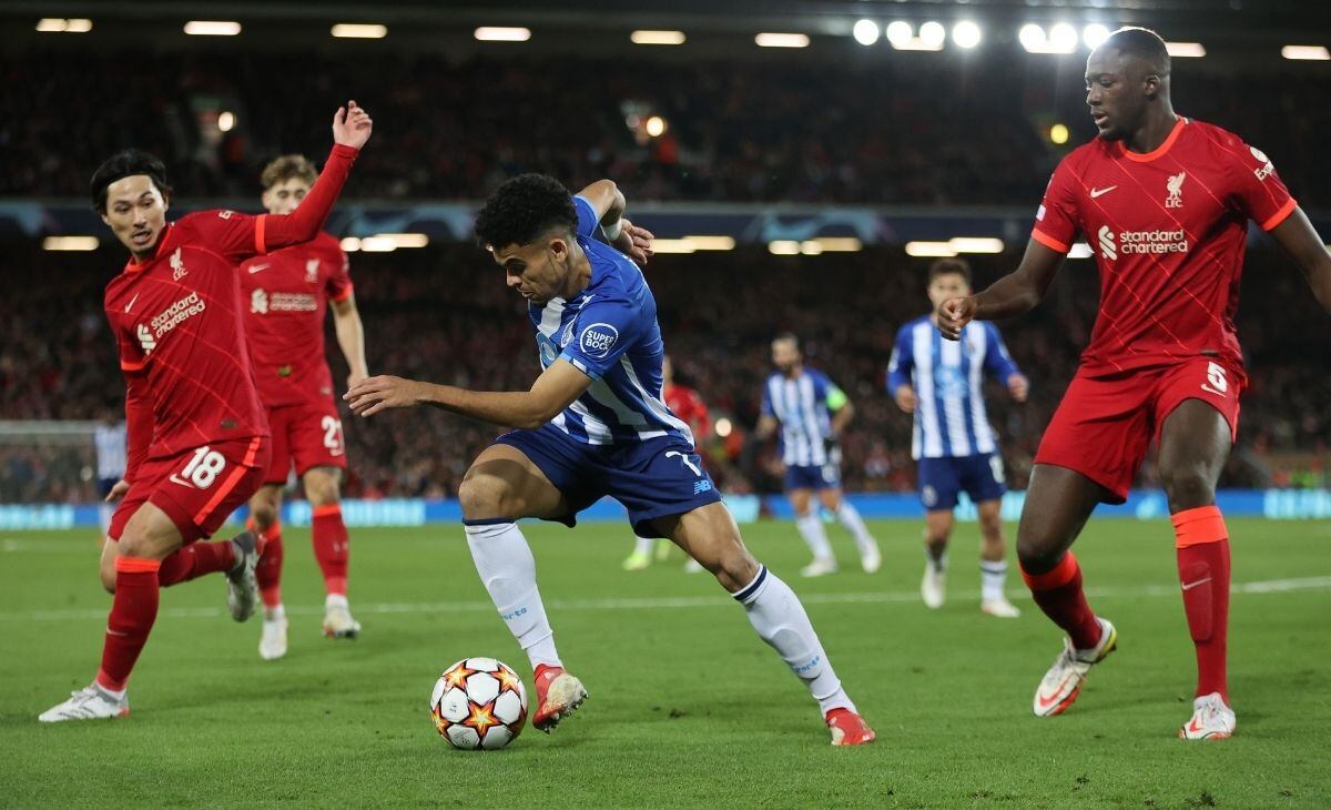 Luis Díaz no pudo evitar la caída de los suyos ante Liverpool.