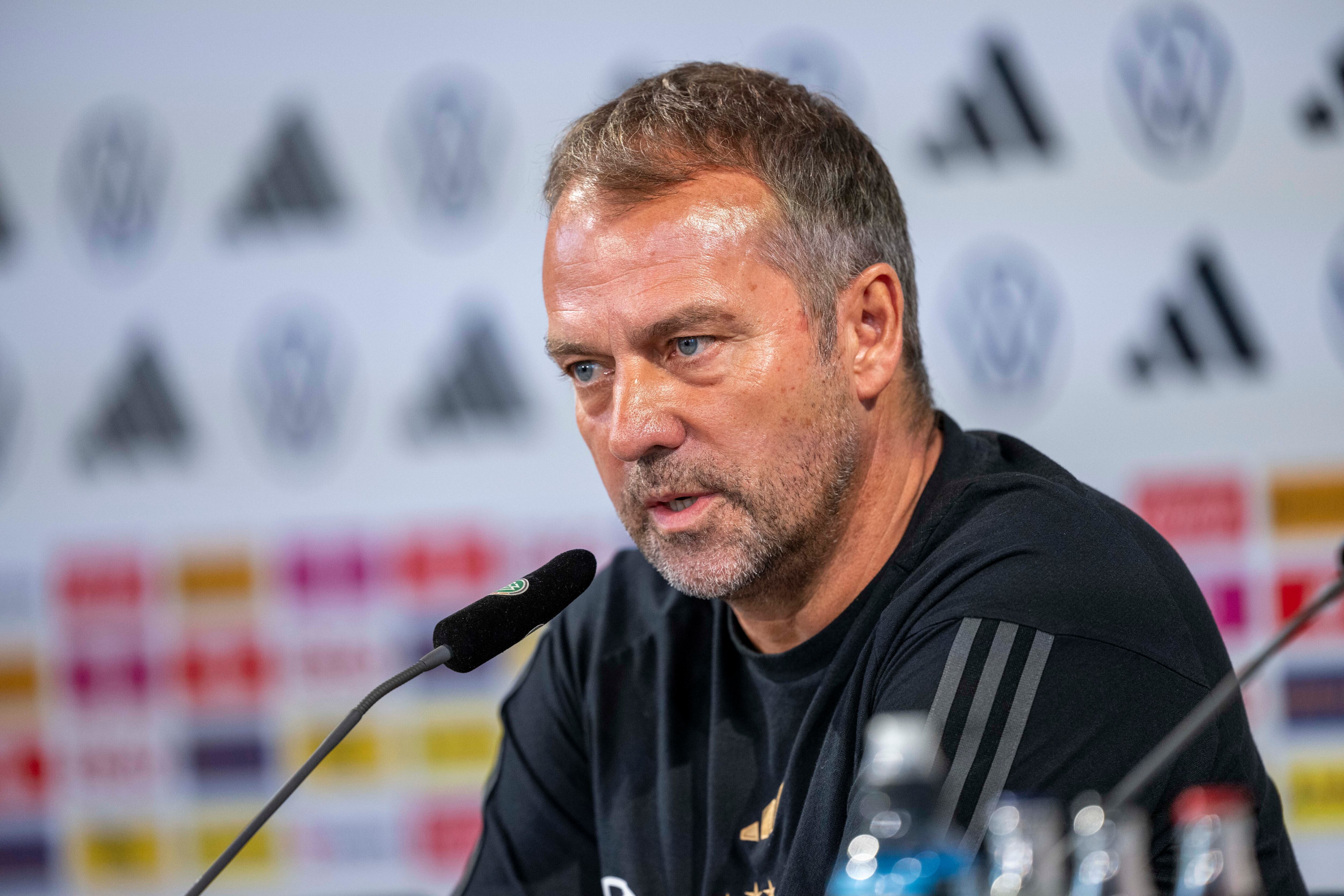 El exseleccionador de Alemania Hansi Flick hablan en conferencia de prensa el viernes 8 de septiembre del 2023. (David Inderlied/dpa via AP)
