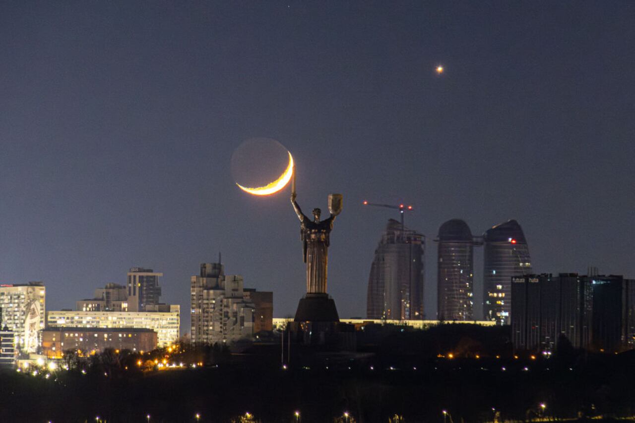 Venus muy cerca de la Luna desde Ucrania en enero 2025 (Photo by Ukrinform/NurPhoto via Getty Images)