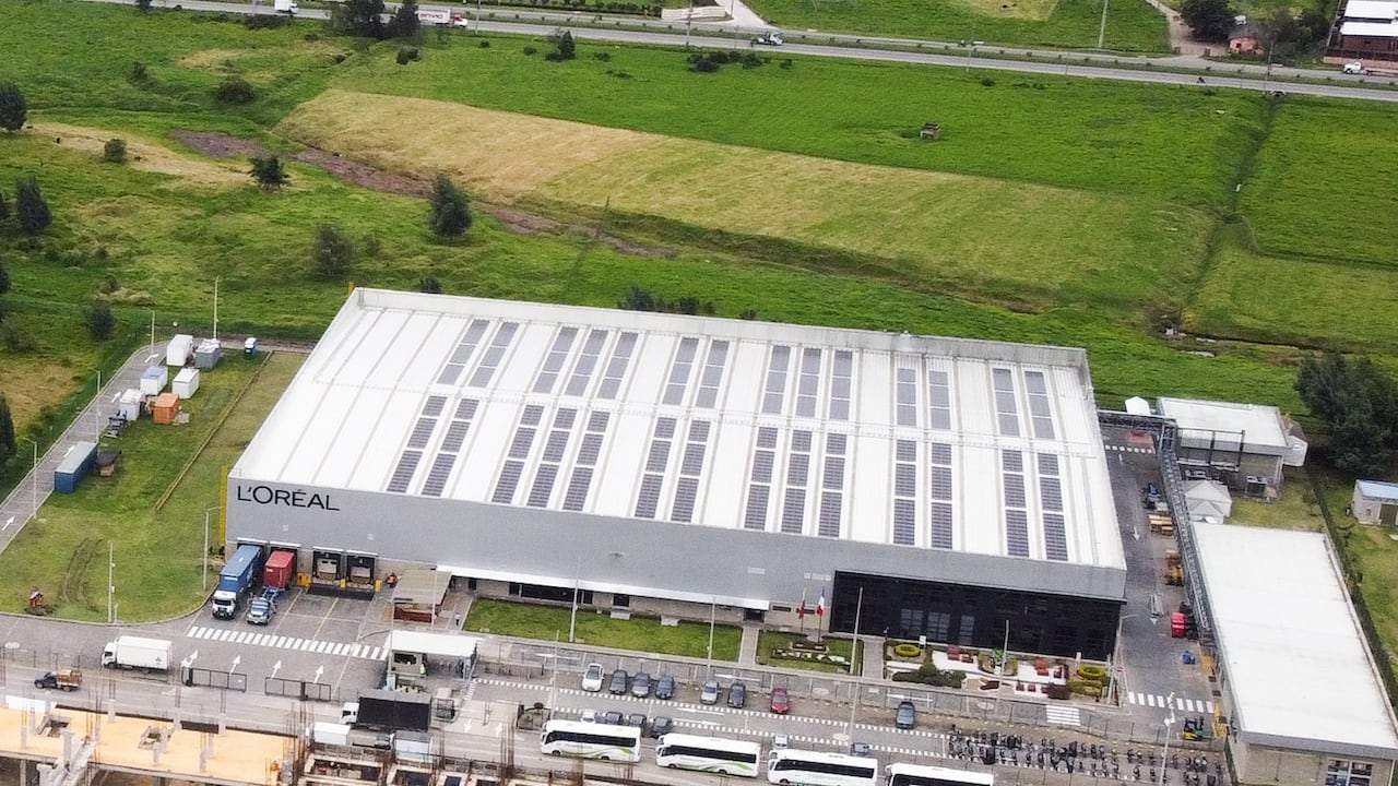 El el 30 por ciento de la energía de la planta de L'Oreal Groupe en Funza proviene de paneles solares.