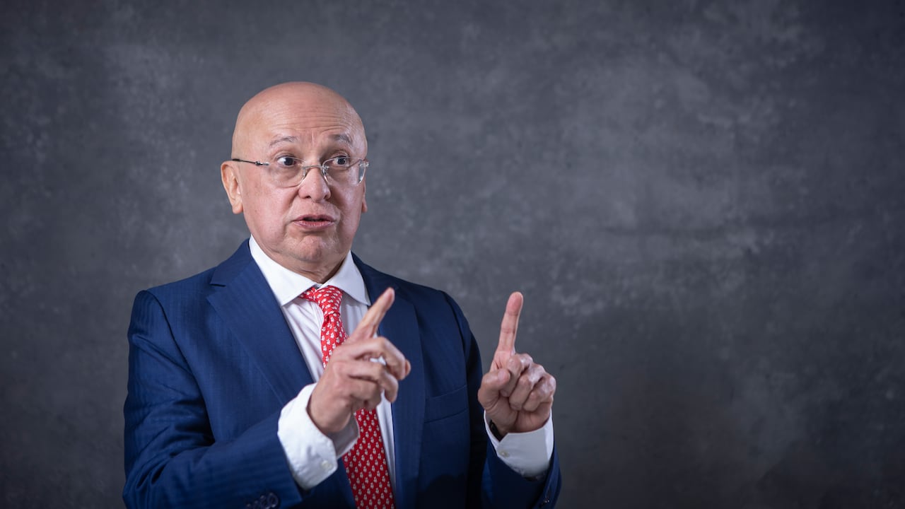 Luis Eduardo Montealegre
Ministro de justicia de Colombia