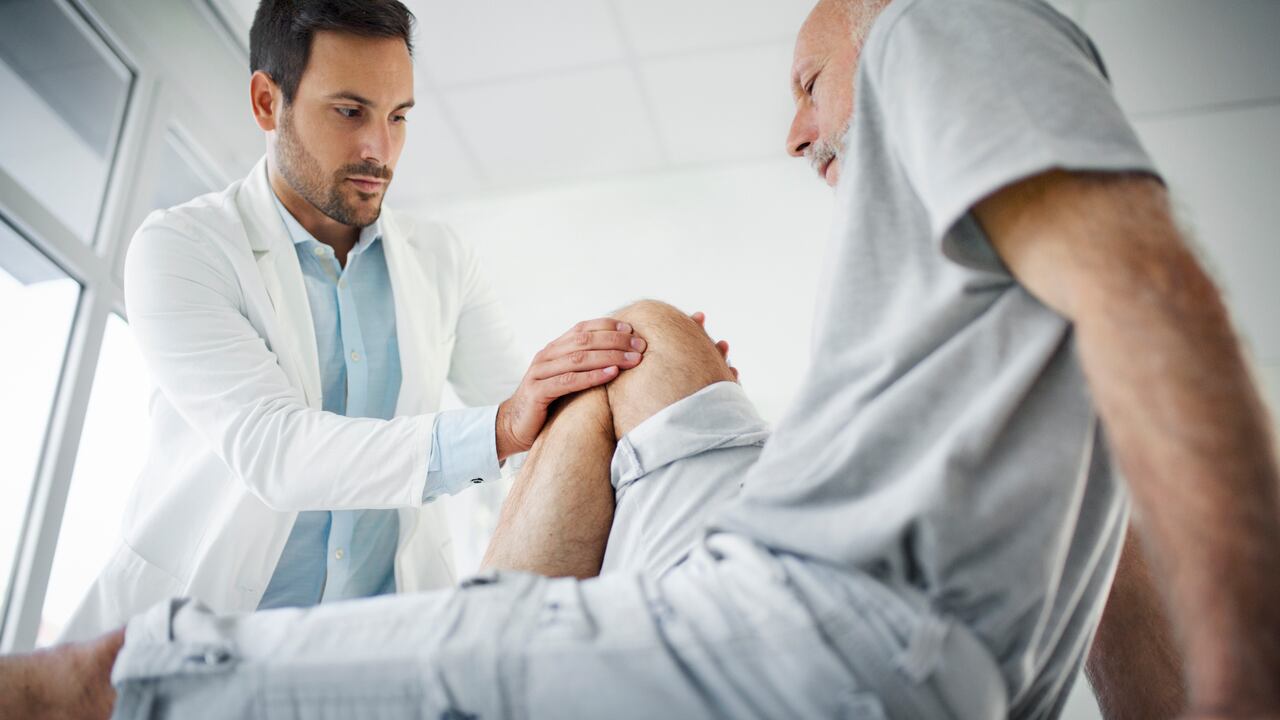 La osteoartritis no tiene cura, pero sus síntomas se pueden aliviar.