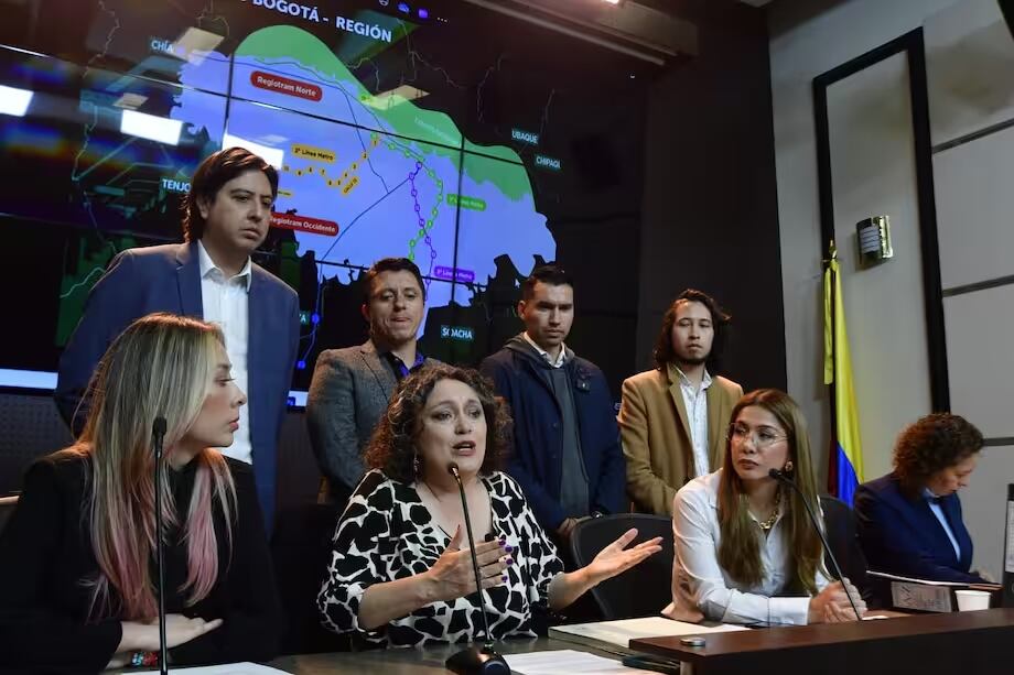 La convocatoria fue realizada por los congresistas Angélica Lozano, Katherine Miranda, Catherine Juvinao, Carolina Giraldo, Cristian Avendaño y Alejandro García.