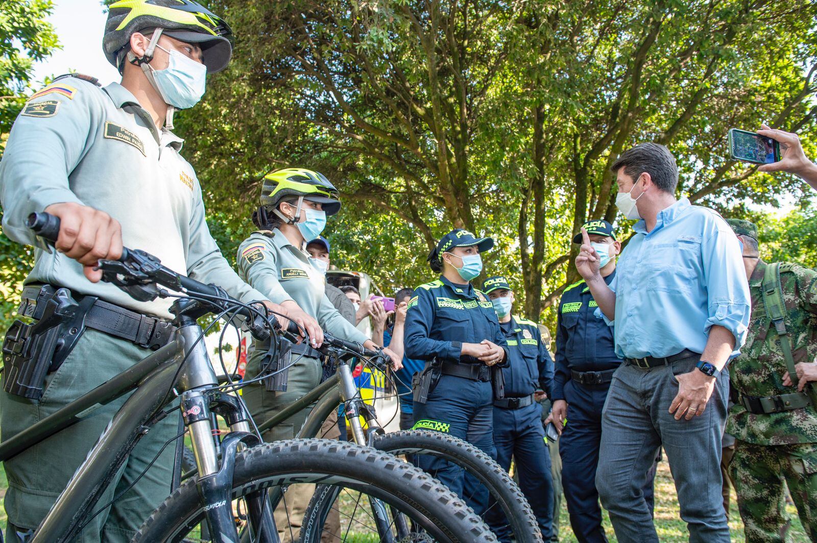 Instalación frente de seguridad en Cali