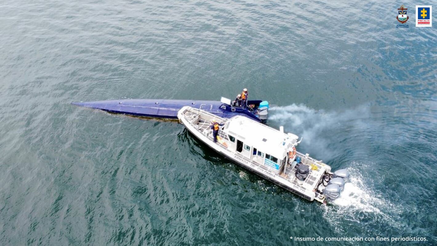 Tres ecuatorianos pretendían sacar por el Pacífico colombiano más de una tonelada de cocaína envuelta en papel celofán