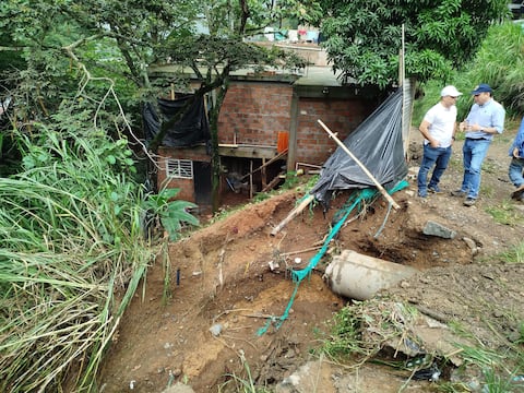 Esta es una de las zonas de tierra en Montebello que sufrió deslizamiento por las fuertes lluvias.