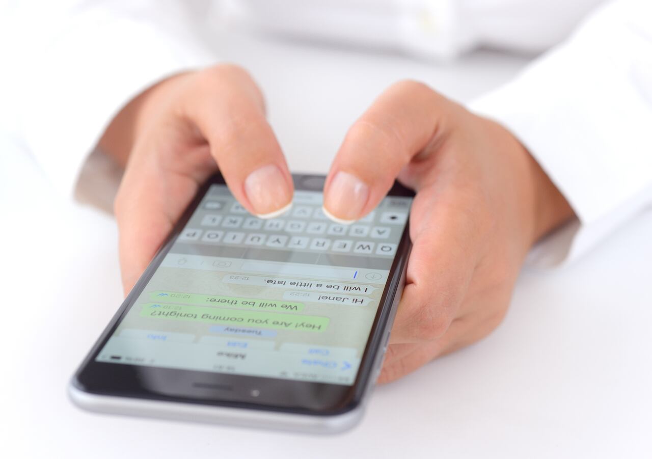 La confirmación de lectura en WhatsApp es una de las funciones de mayor utilidad, pero también una de las más estresantes.