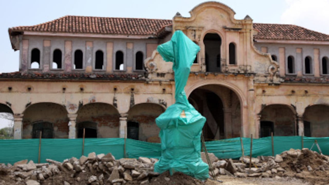 El edificio del Mercado en la plaza de la Concepción . Desde 1997 se han dado recursos para su restauración y actualmente se encuentra en mal estado.