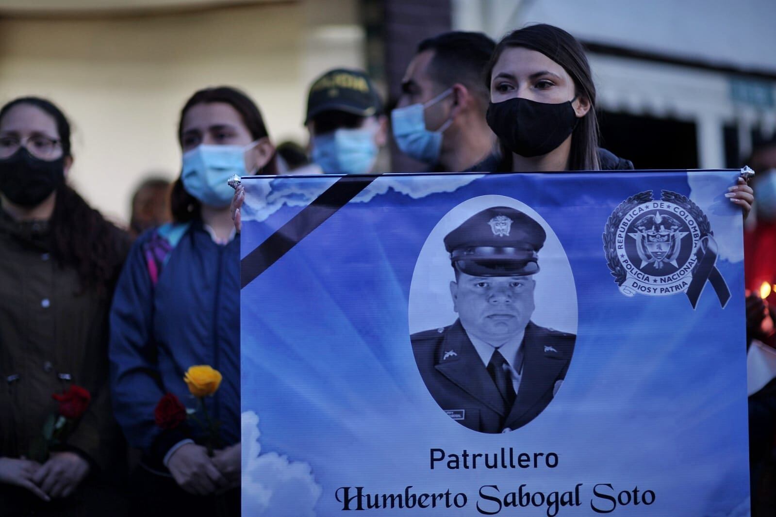 Homenaje velatón a Humberto Sabogal Policía asesinado en medio de un atraco en el sur de Bogotá