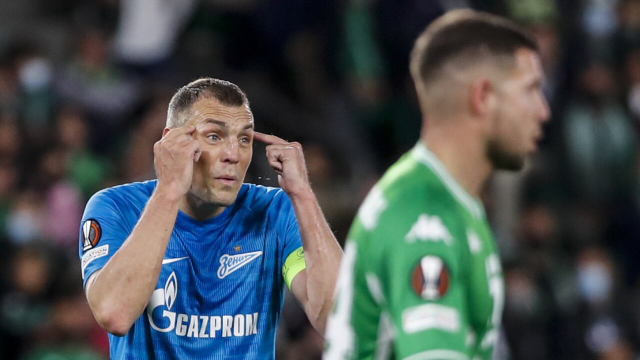 Zenit's Artem Dzyuba, left, reacts during the Europa League play off, second leg soccer match between Betis and Zenit at the Benito Villamarin stadium in Seville, Spain, Thursday, Feb. 24, 2022. (AP/Miguel Morenatti)
