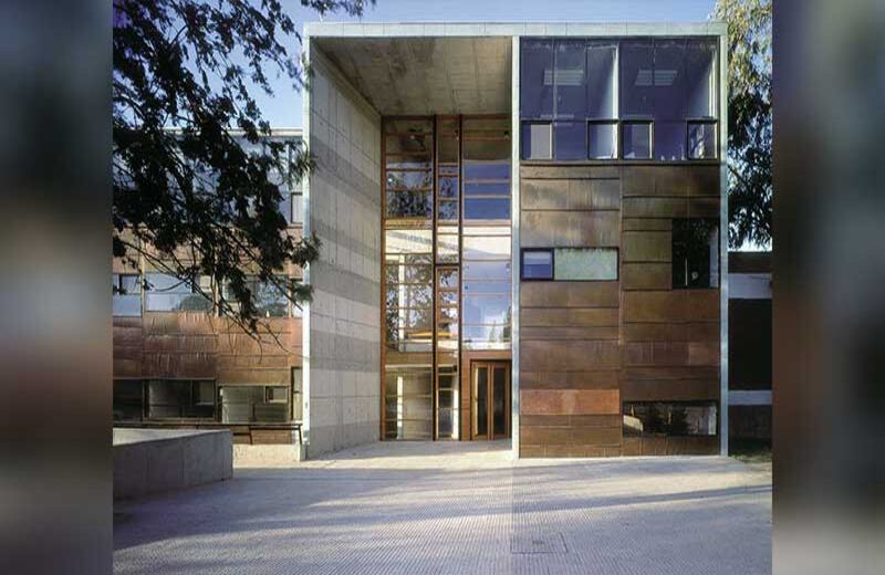 Escuela de Matemáticas de la Universidad Católica de Santiago, en Chile. Foto: Tadeuz Jalocha/ELEMENTAL via AP