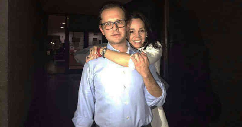 El exministro junto a su esposa Catalina Serrano.