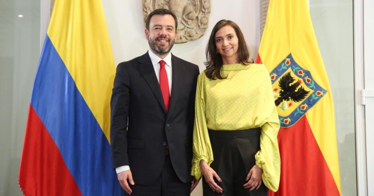 Alcalde Carlos Fernando Galán y secretaria de Hacienda, Ana María Cadena