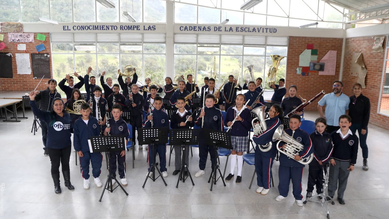 120 niños en Sumapaz recibieron 40 instrumentos musicales de la Orquesta Filarmónica de Bogotá y ahora tienen su propia banda.