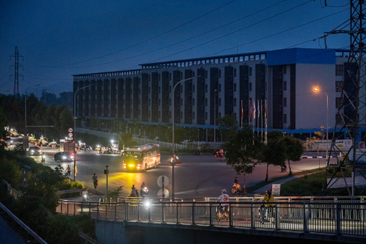 "Si Vietnam quiere seguir atrayendo inversiones para crear oportunidades de riqueza y crecimiento, el país debe subir de nivel", advierte Adam Sitkoff, responsable de la cámara estadounidense de comercio en Hanói.