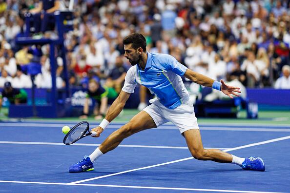 El astro serbio empató un récord al acceder a su décima final en Flushing Meadows tras derrotar el viernes 6-3, 6-2, 7-6 (4) a Ben Shelton, en el torneo que el dueño de 23 títulos de Grand Slam se perdió el año pasado por no estar vacunado contra el COVID-19.