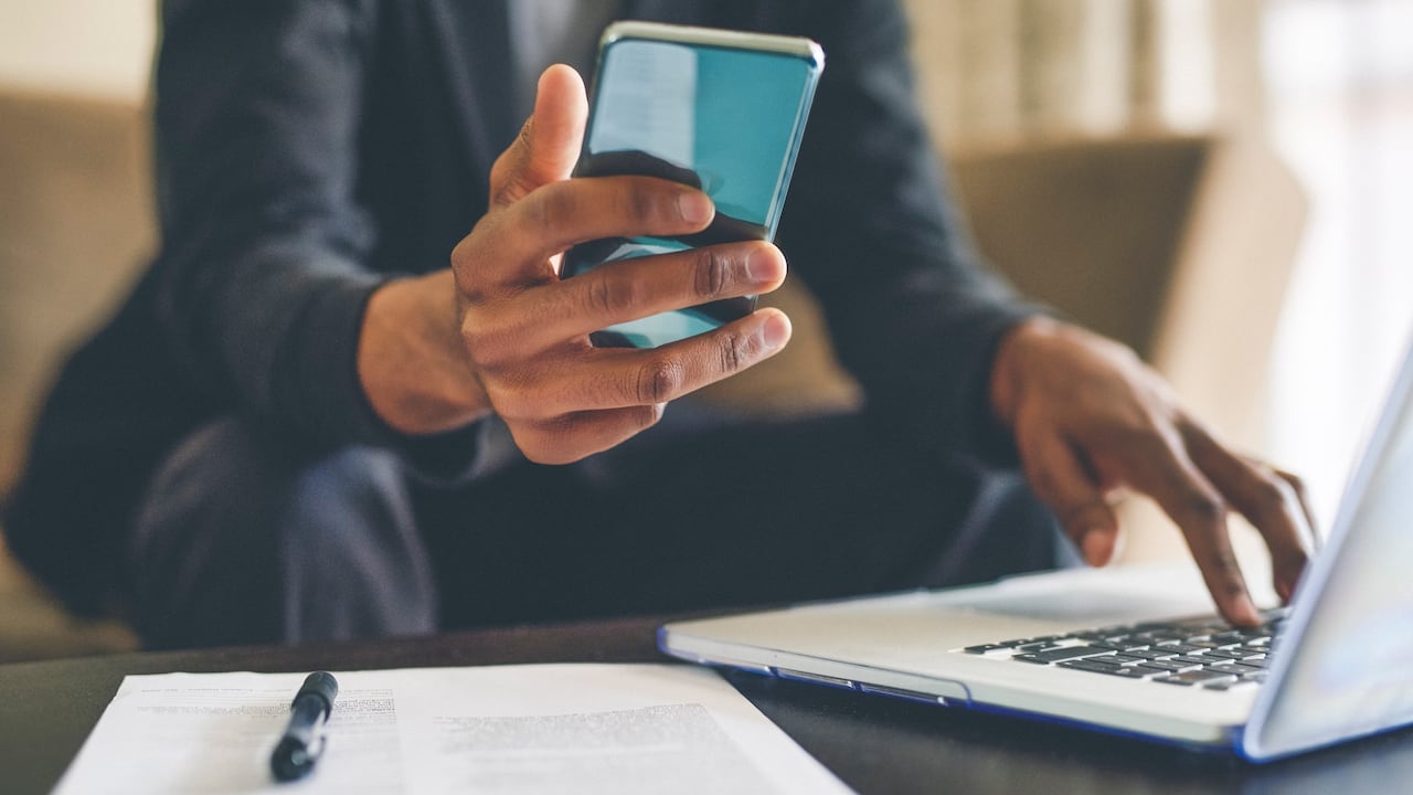 Se puede verificar la fecha de generación del PDF del documento, la cual se visualiza en la parte derecha del pie de página del formulario.